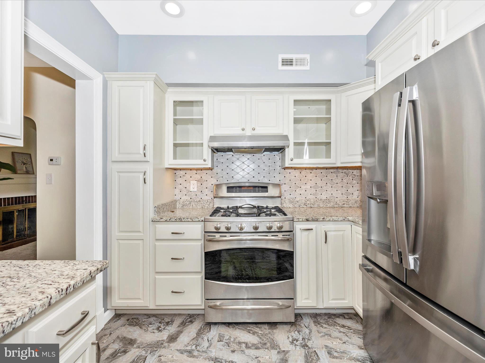 9110 Wire Avenue Silver Spring, MD 20901 - Photo 16 of 56 Kitchen