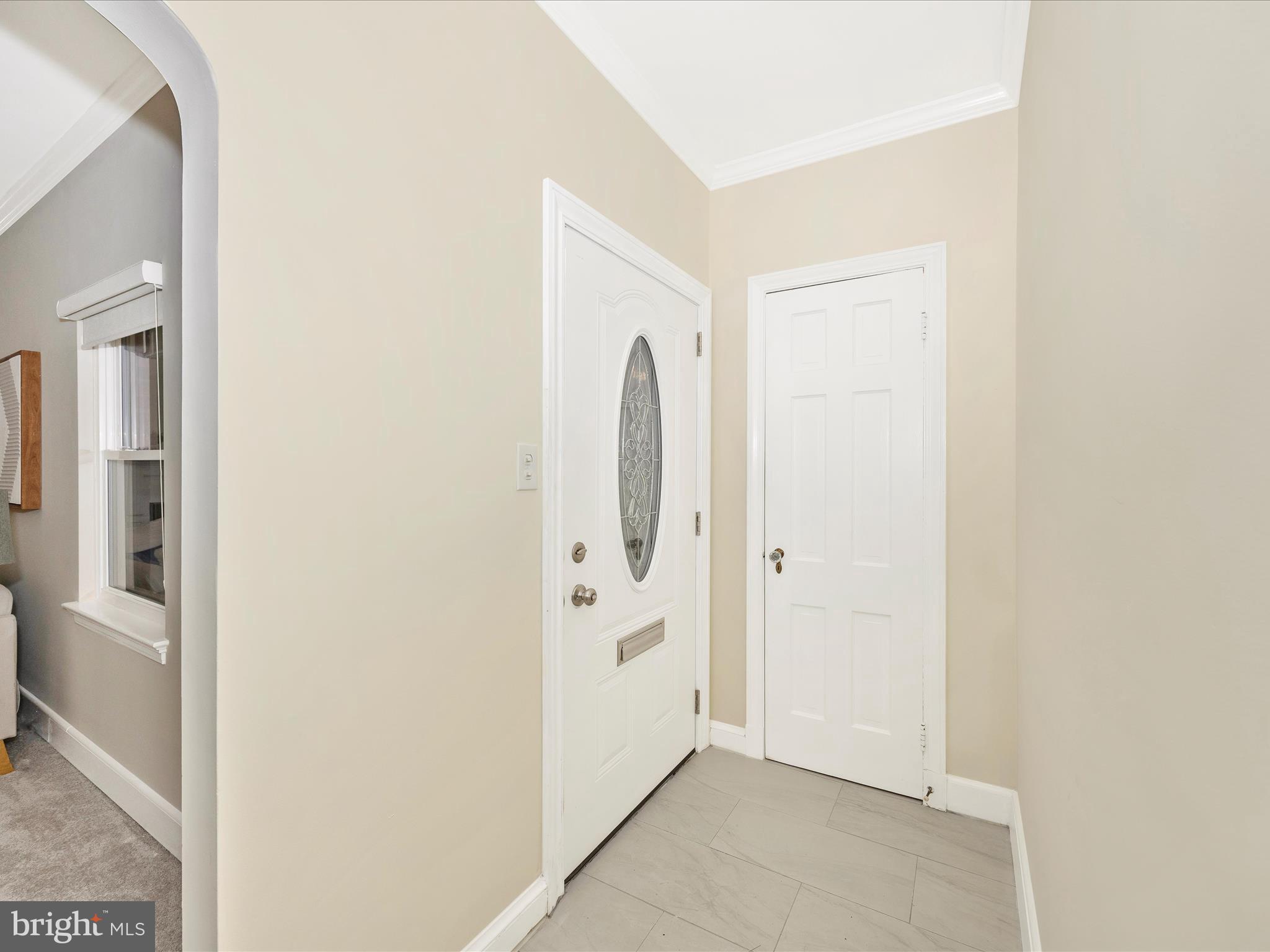 9110 Wire Avenue Silver Spring, MD 20901 - Photo 6 of 56 Foyer