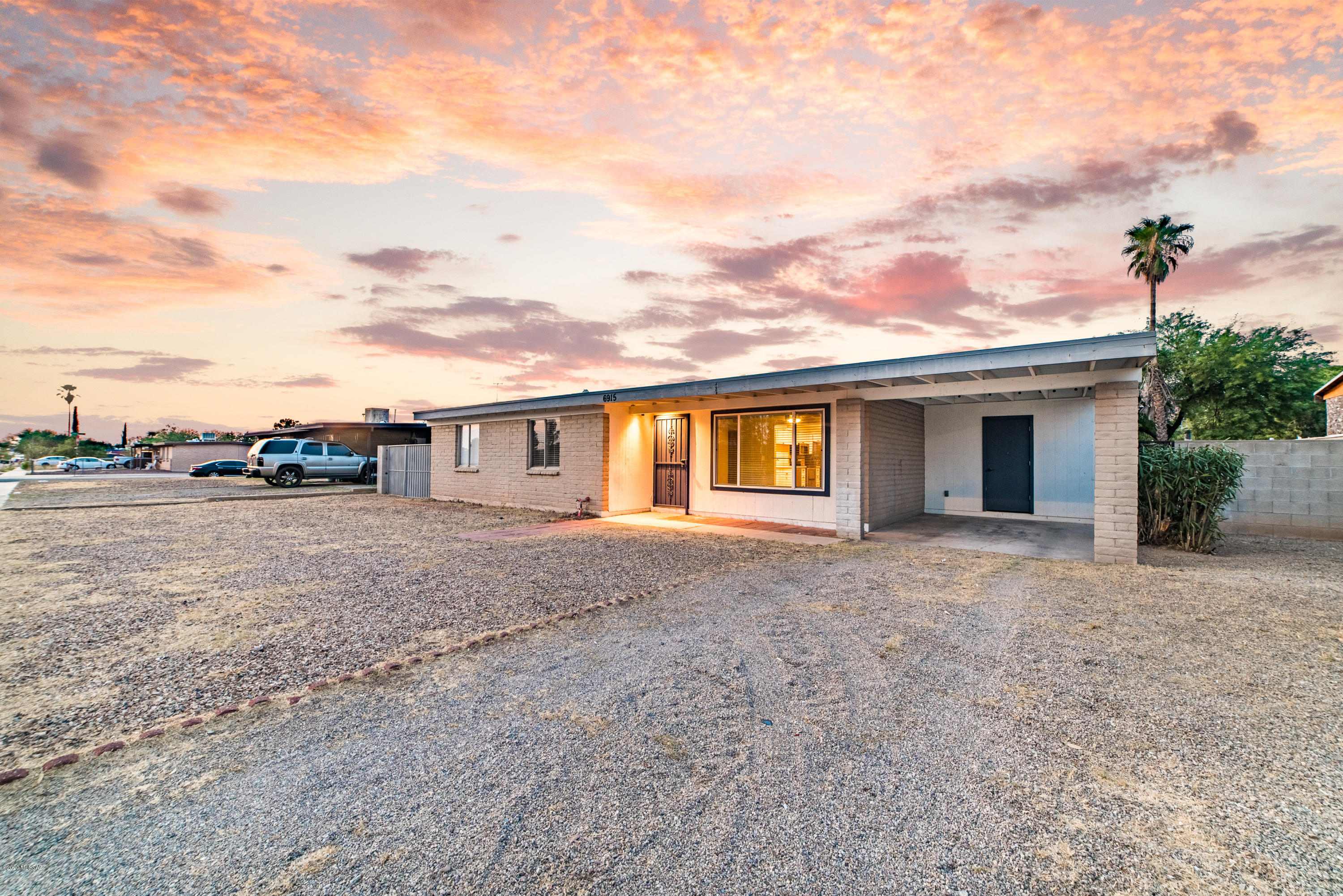 6915 East Stella Road Tucson, AZ 85730 - Photo 3 of 27 Gallery Image 3