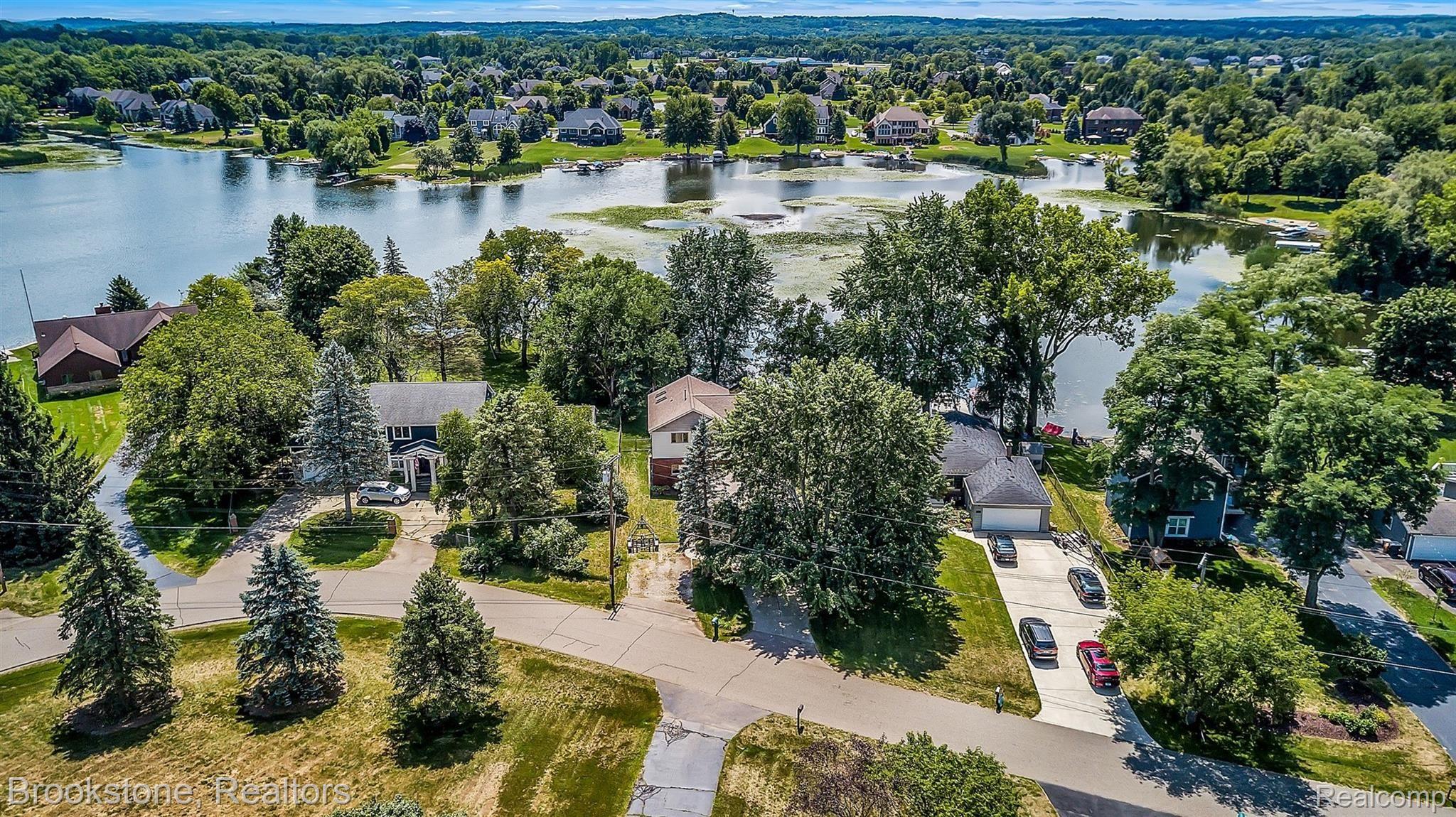 8715 Waumegah Road Clarkston, MI 48348 - Photo 53 of 60 72-8715 Waumegah Rd-WindowStill-Rea.jpg
