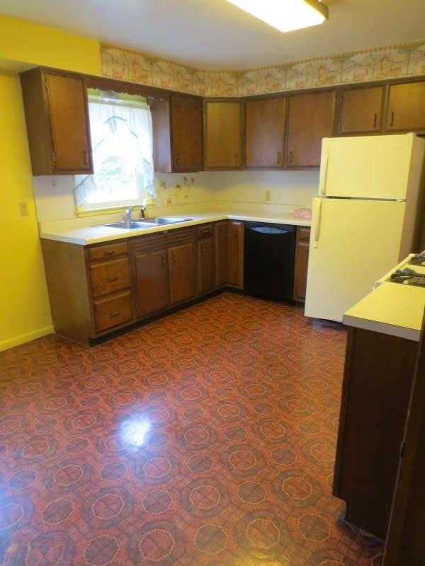 618 Aue Road Muskegon, MI 49441 - Photo 5 of 15 IMG_1877