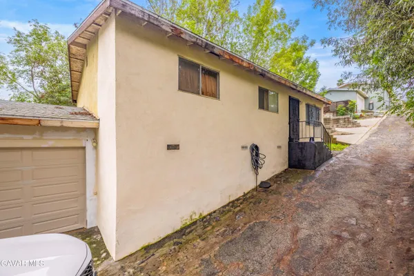 a view of a house with a backyard
