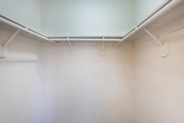 $2,000 | 460 East 23rd Street, Unit 302, Hialeah, FL 33013