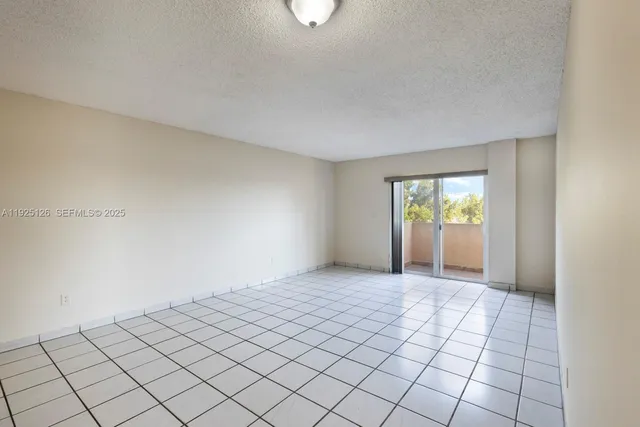 $2,000 | 460 East 23rd Street, Unit 302, Hialeah, FL 33013