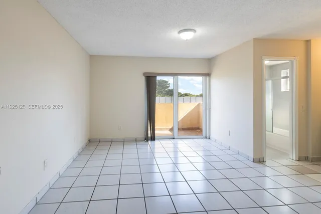 $2,000 | 460 East 23rd Street, Unit 302, Hialeah, FL 33013