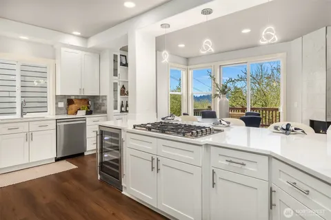 $1,839,000 | 920 Big Tree Drive Northwest, Issaquah, WA 98027