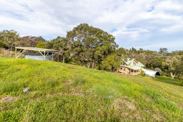 a view of an outdoor space