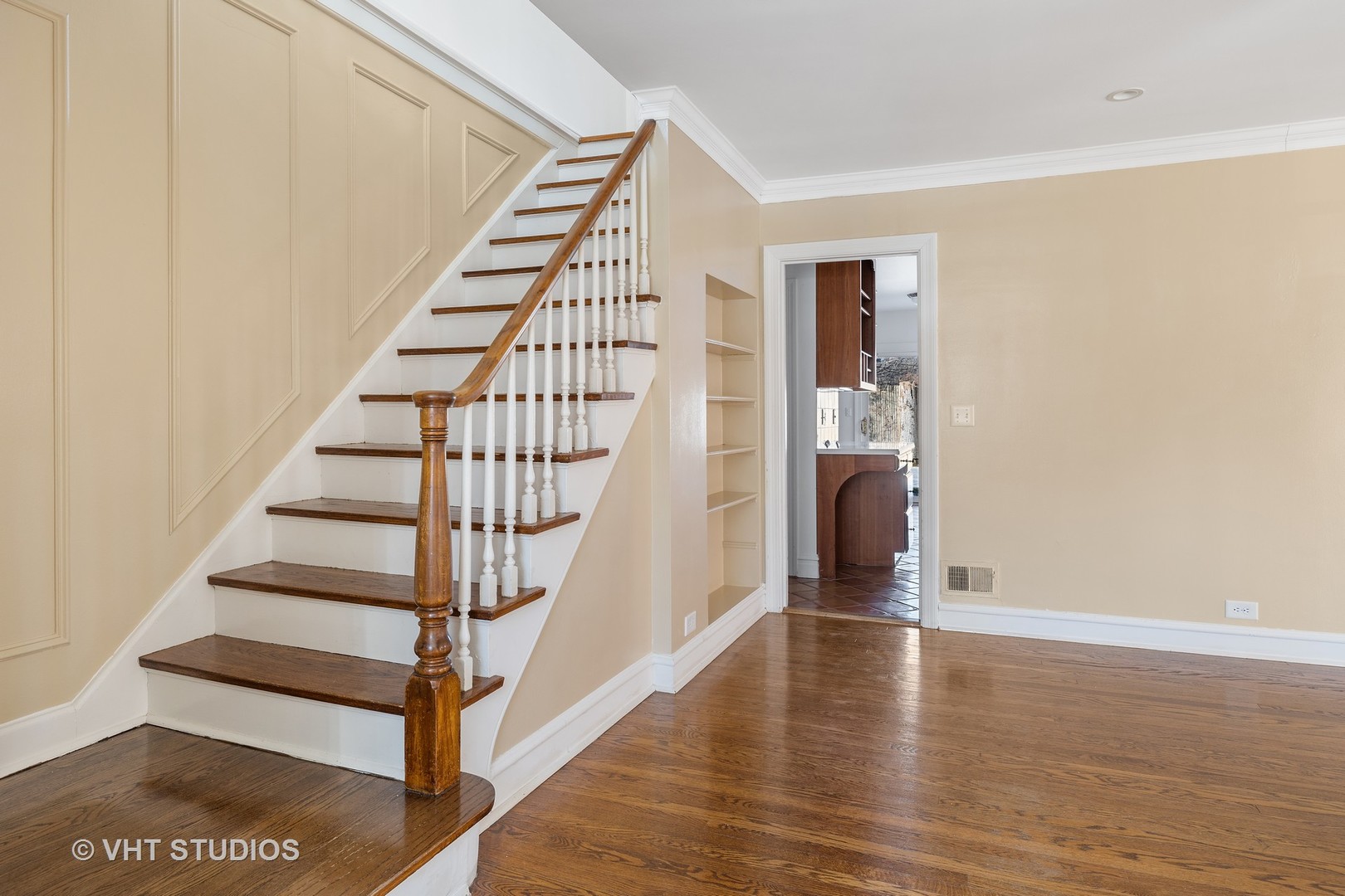 82 Warwick Road Winnetka, IL 60093 - Photo 12 of 23 a view of entryway with wooden floor