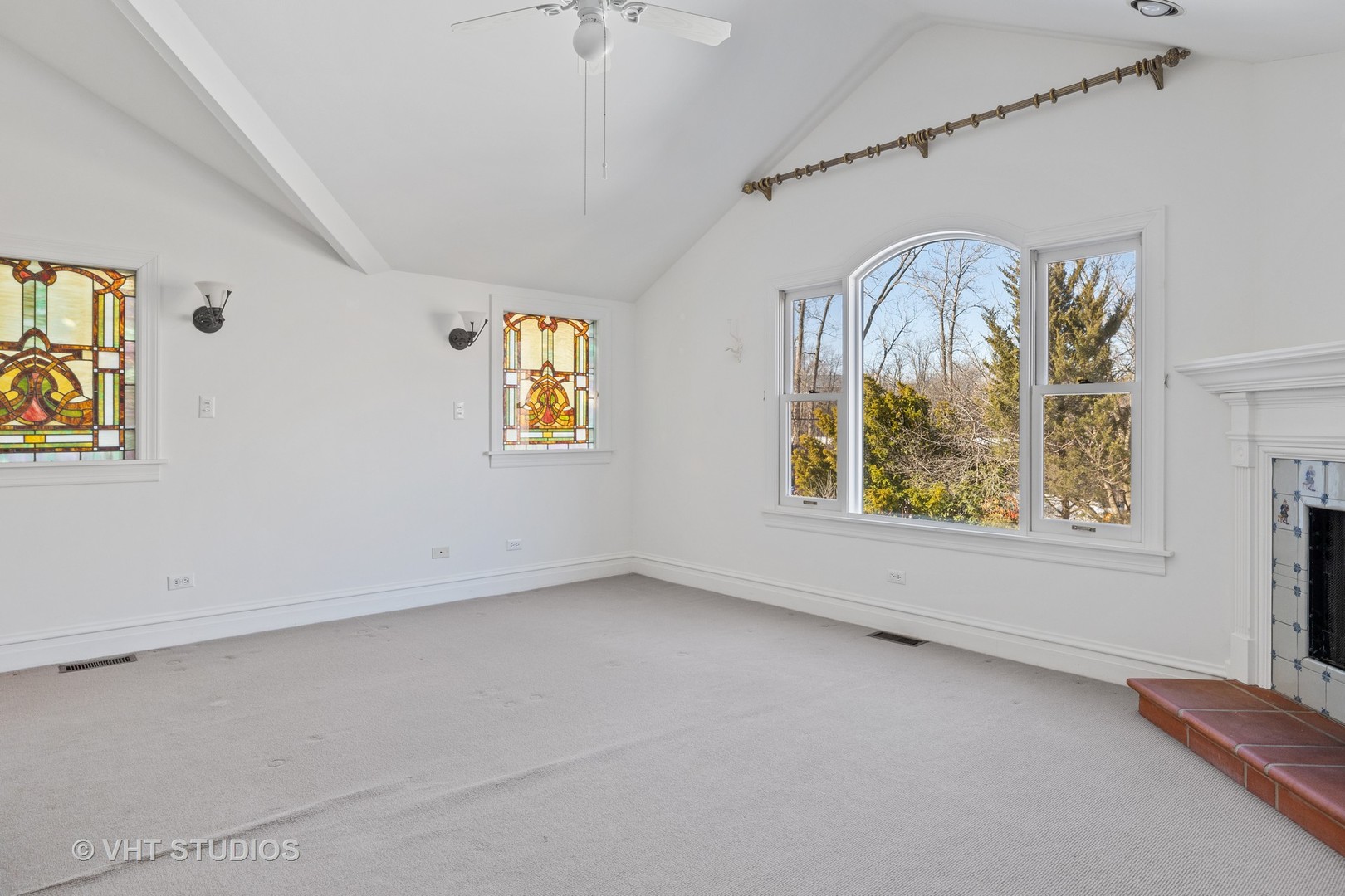 82 Warwick Road Winnetka, IL 60093 - Photo 13 of 23 an empty room with windows