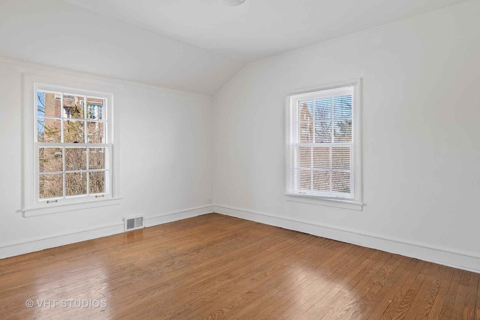 82 Warwick Road Winnetka, IL 60093 - Photo 19 of 23 an empty room with a window