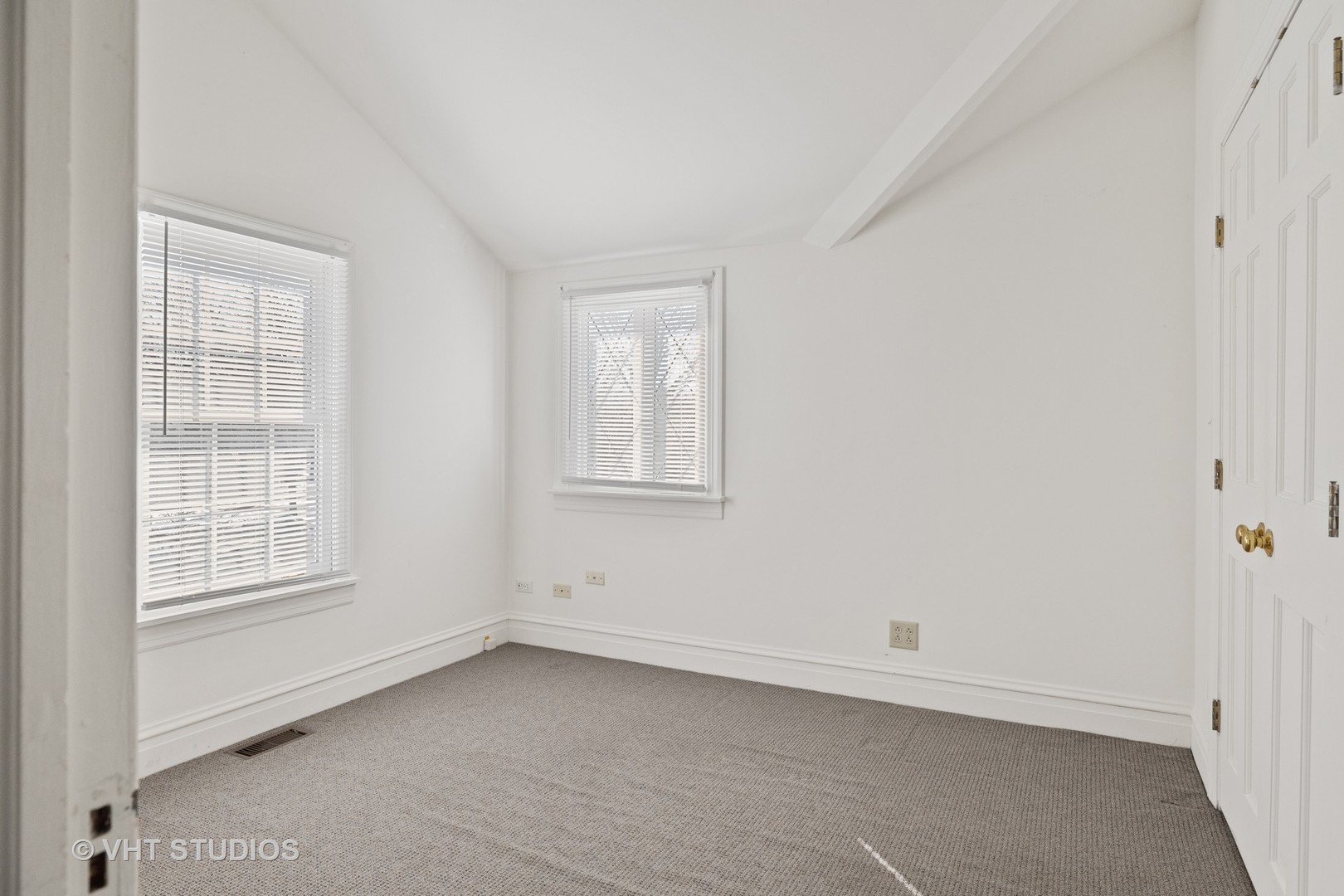 82 Warwick Road Winnetka, IL 60093 - Photo 20 of 23 an empty room with windows
