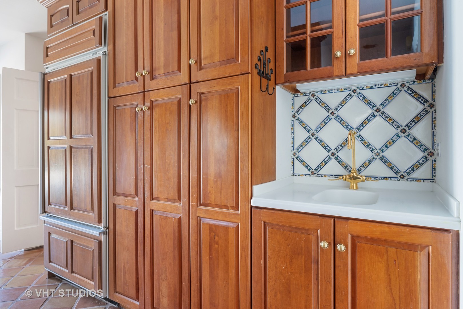 82 Warwick Road Winnetka, IL 60093 - Photo 9 of 23 a view of a door and an entrance door