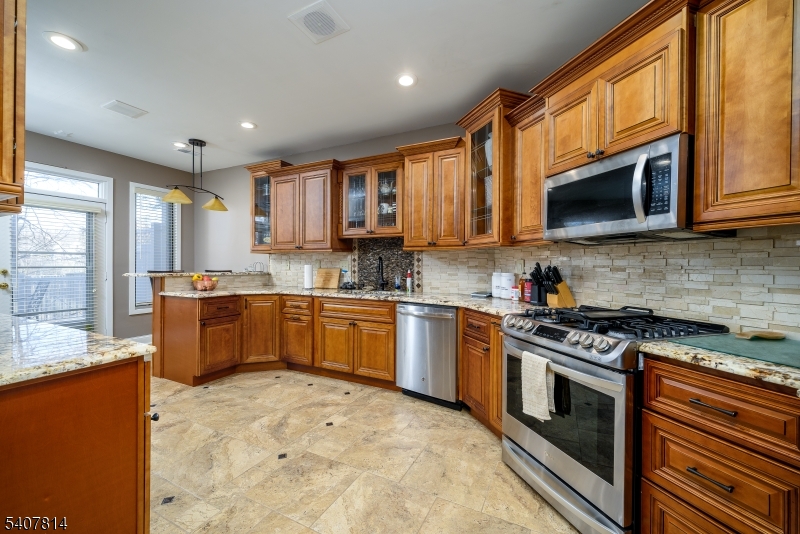 701 Timberbrooke Drive Bedminster, NJ 07921 - Photo 12 of 27