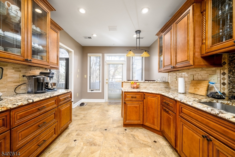 701 Timberbrooke Drive Bedminster, NJ 07921 - Photo 14 of 27