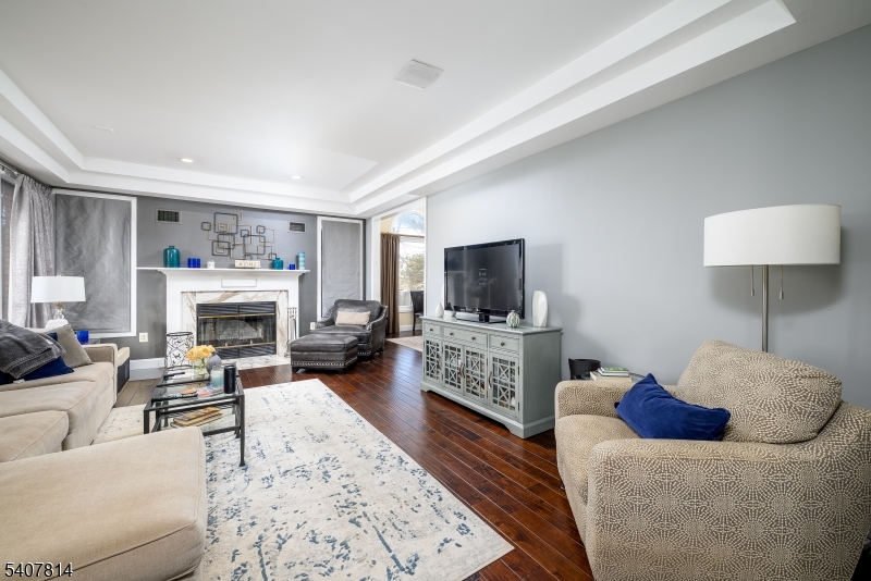 701 Timberbrooke Drive Bedminster, NJ 07921 - Photo 4 of 27