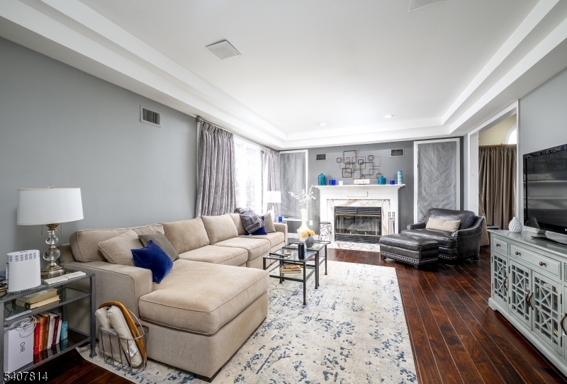 701 Timberbrooke Drive Bedminster, NJ 07921 - Photo 5 of 27