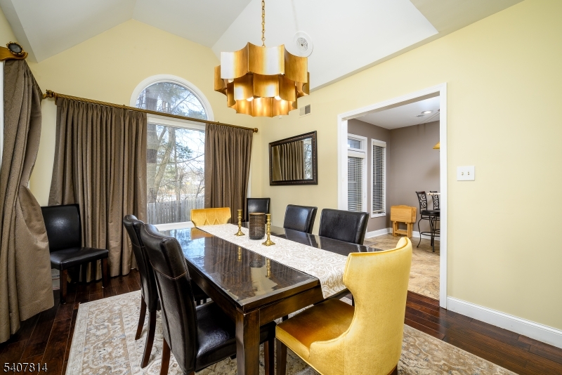 701 Timberbrooke Drive Bedminster, NJ 07921 - Photo 7 of 27