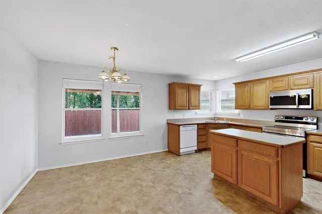 $2,500 | 729 Ridgehill Drive, Burleson, TX 76028