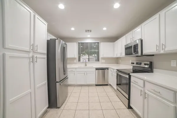 $2,025 | 7409 South 37th Glen, Phoenix, AZ 85041