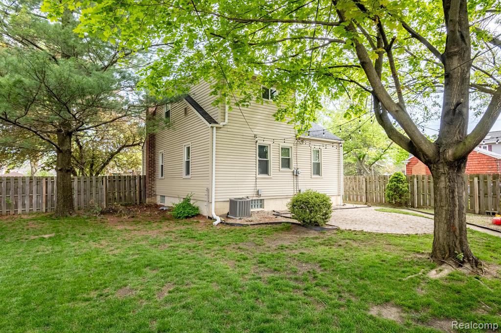 2119 Columbia Road Berkley, MI 48072 - Photo 36 of 39