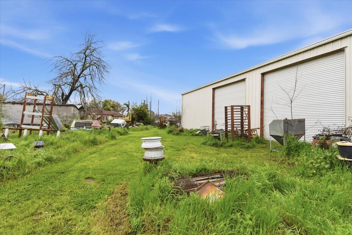 1833 Richard Way Ceres, CA 95307 - Photo 14 of 21 a backyard of a house with table and chairs plants and large tree