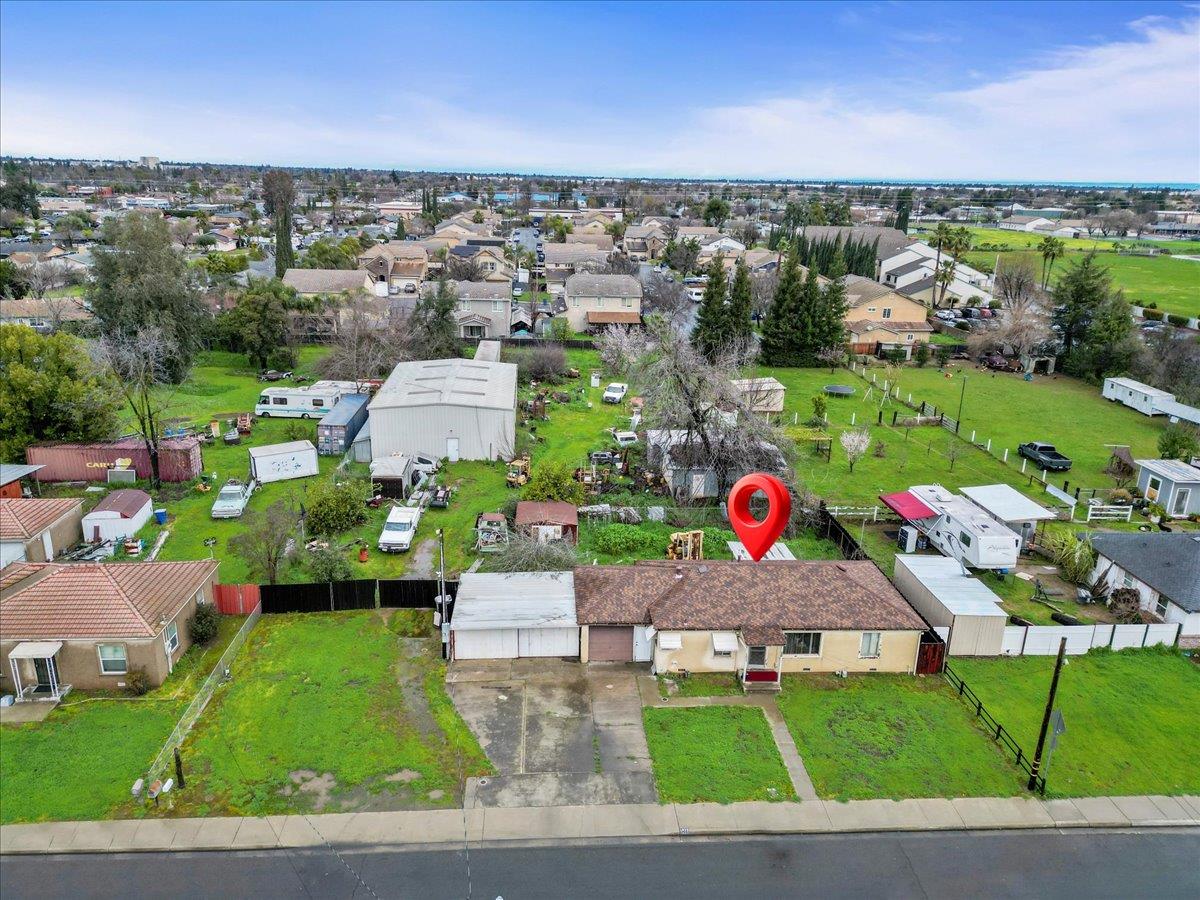 1833 Richard Way Ceres, CA 95307 - Photo 19 of 21 a view of a city