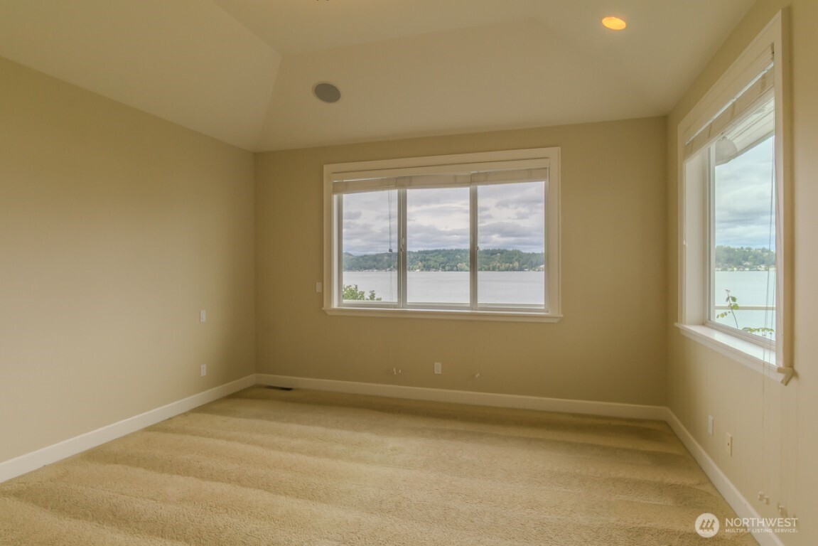 8568 Sand Point Way Northeast Seattle, WA 98115 - Photo 26 of 40