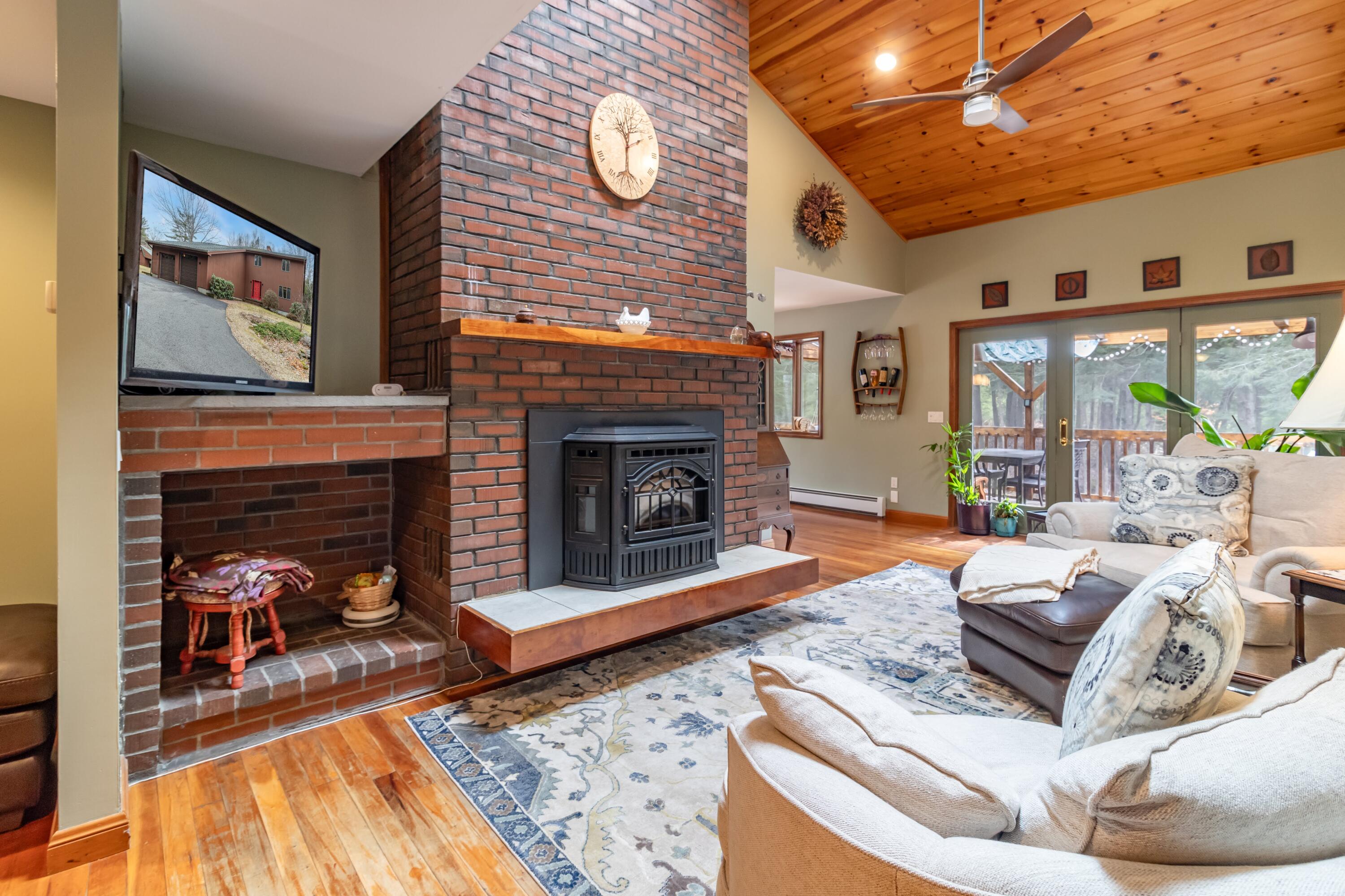 81 Papermill Road Hampden, ME 04444 - Photo 24 of 76 Living room