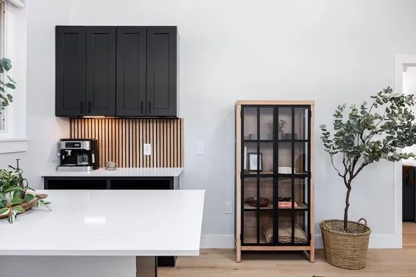 a view of entryway with furniture