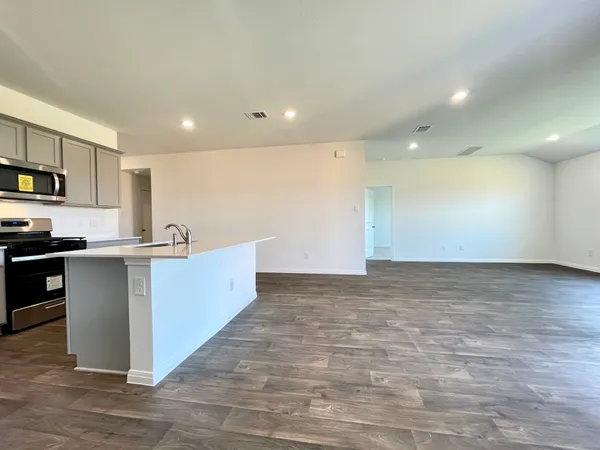 $2,000 | 152 Gablynn Cove, Kyle, TX 78640