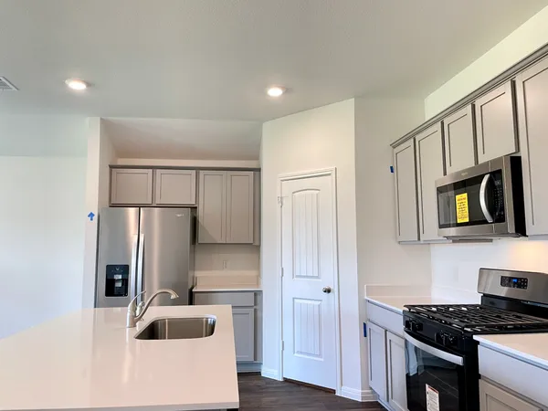 $2,000 | 152 Gablynn Cove, Kyle, TX 78640