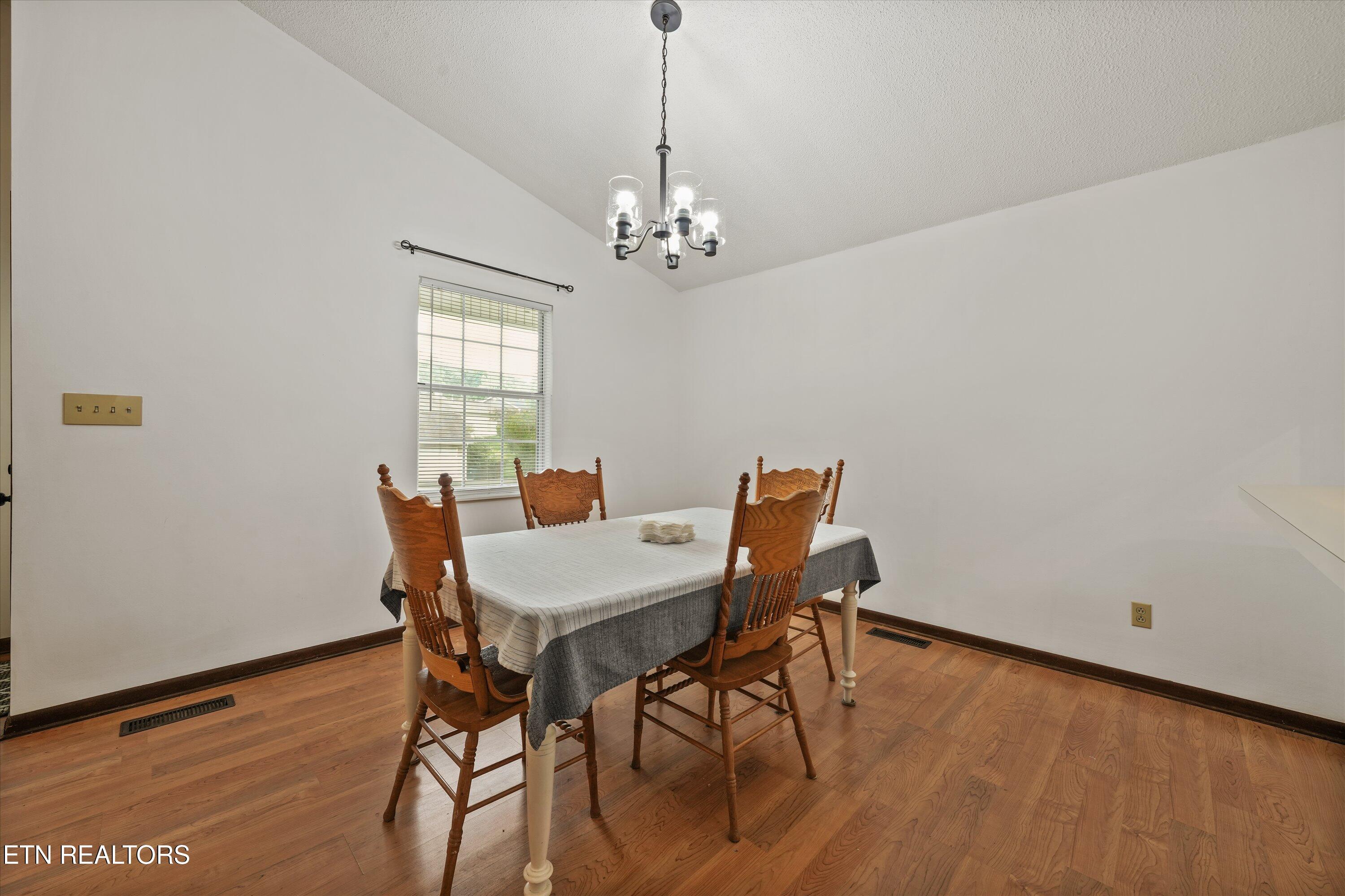 2316 Carbury Road, Unit 2316 Knoxville, TN 37921 - Photo 11 of 37 11-2316 Carbury Rd 06
