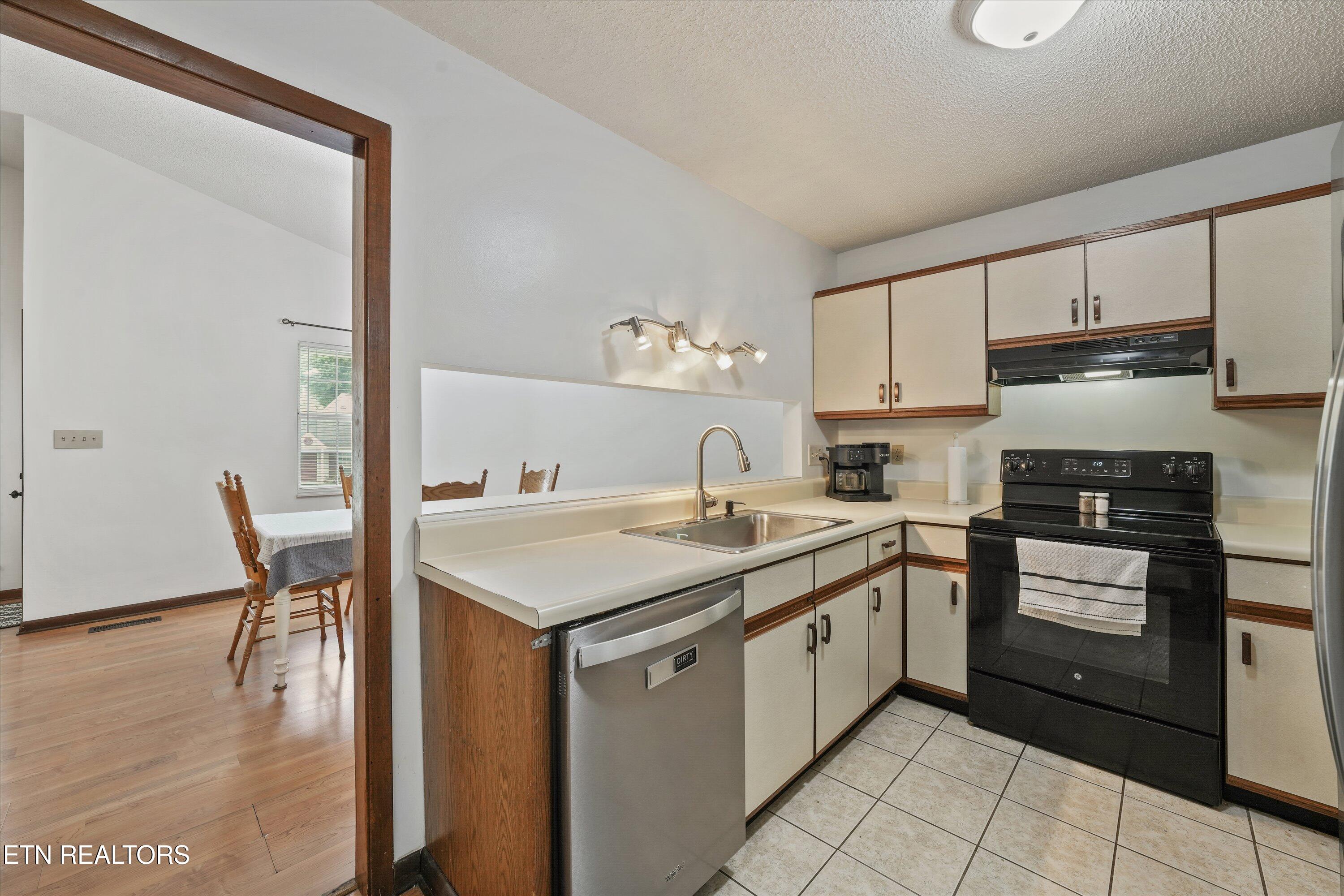 2316 Carbury Road, Unit 2316 Knoxville, TN 37921 - Photo 14 of 37 14-2316 Carbury Rd 09