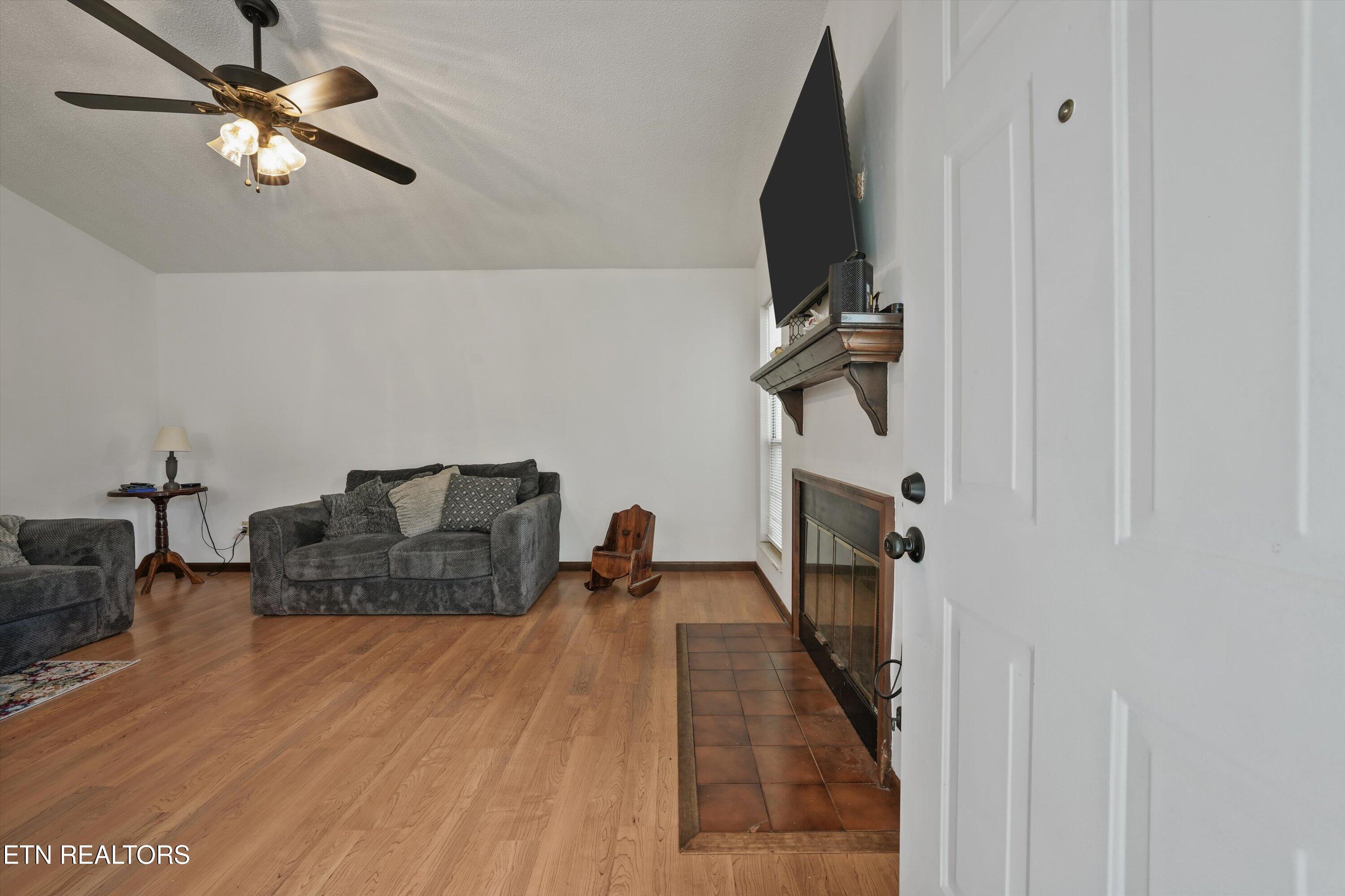 2316 Carbury Road, Unit 2316 Knoxville, TN 37921 - Photo 6 of 37 06-2316 Carbury Rd 01
