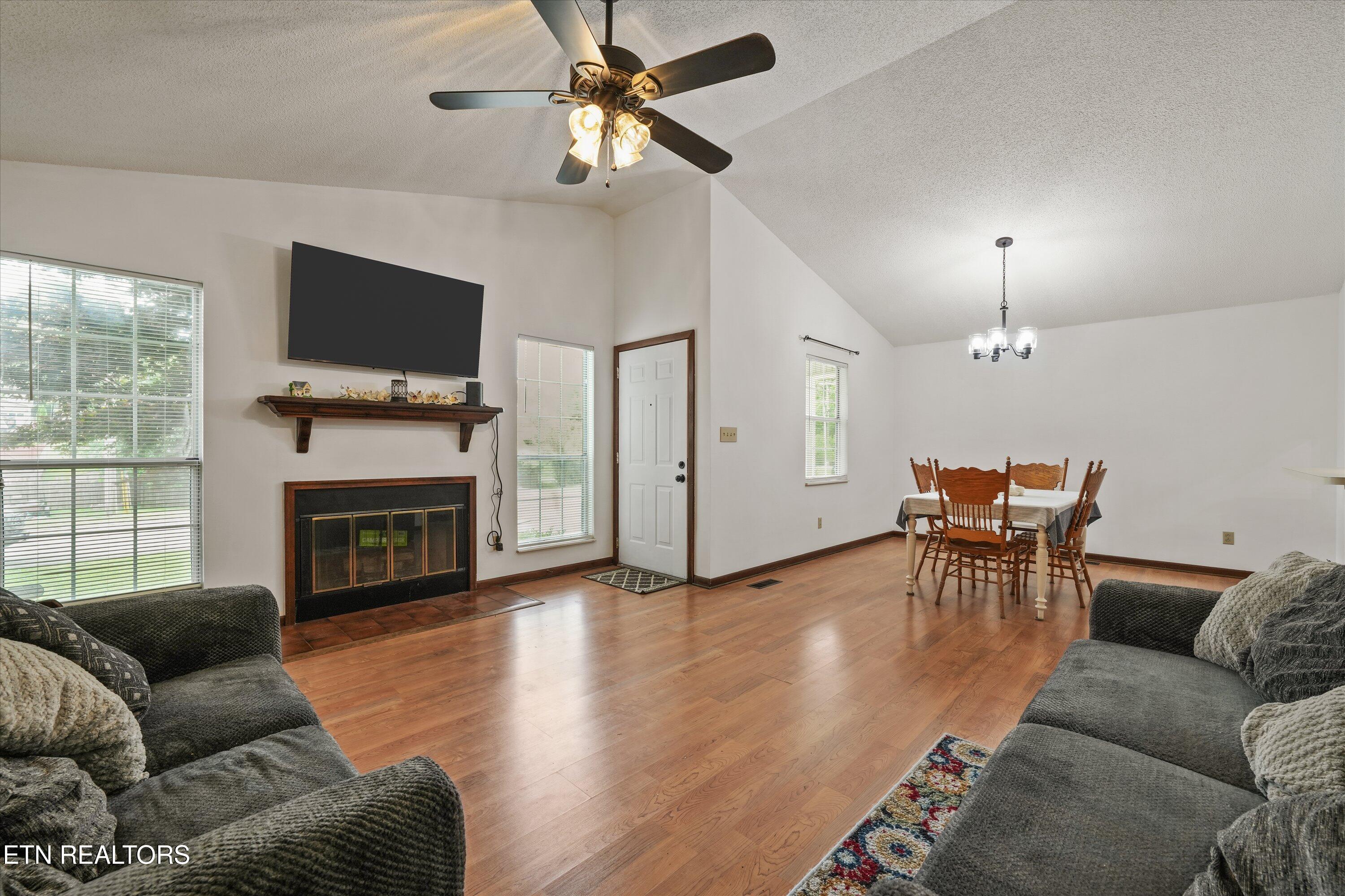 2316 Carbury Road, Unit 2316 Knoxville, TN 37921 - Photo 9 of 37 09-2316 Carbury Rd 04