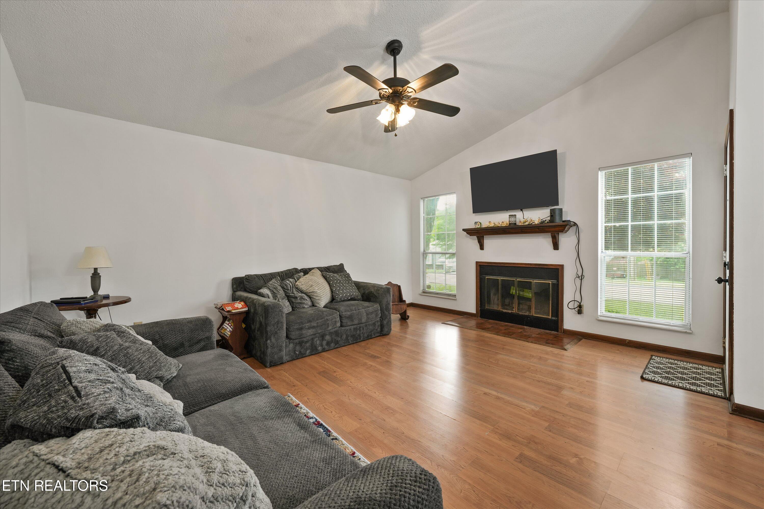 2316 Carbury Road, Unit 2316 Knoxville, TN 37921 - Photo 10 of 37 10-2316 Carbury Rd 05