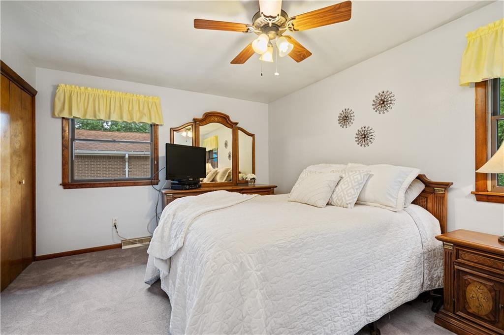 5583 Aiken Road McKees Rocks, PA 15136 - Photo 11 of 24