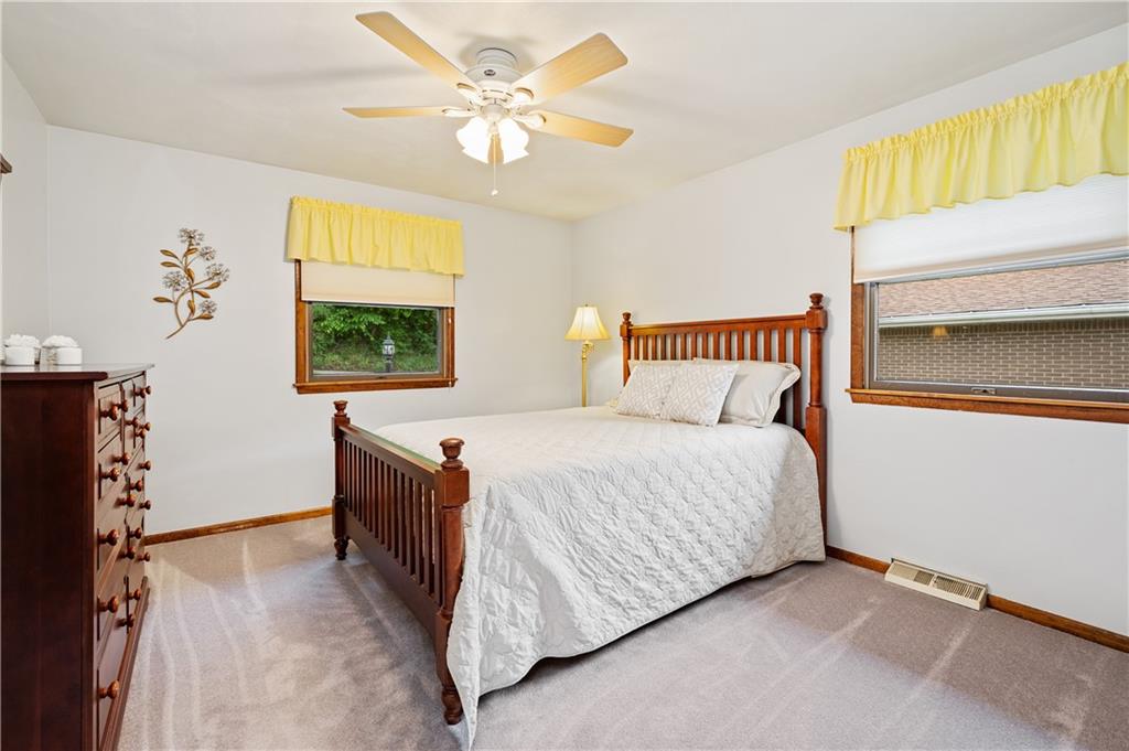 5583 Aiken Road McKees Rocks, PA 15136 - Photo 13 of 24