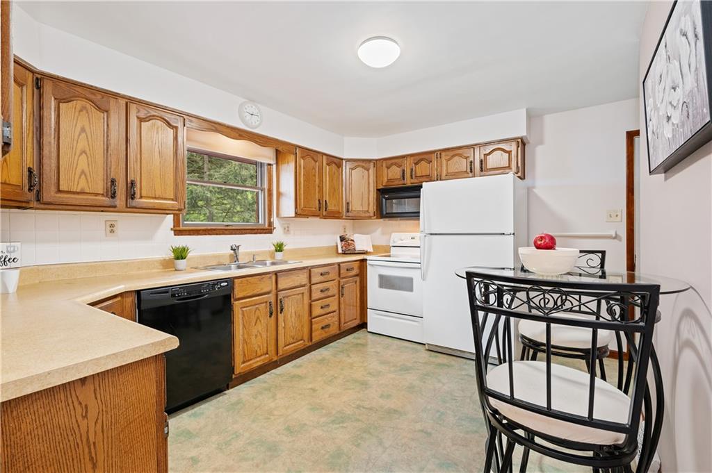5583 Aiken Road McKees Rocks, PA 15136 - Photo 7 of 24