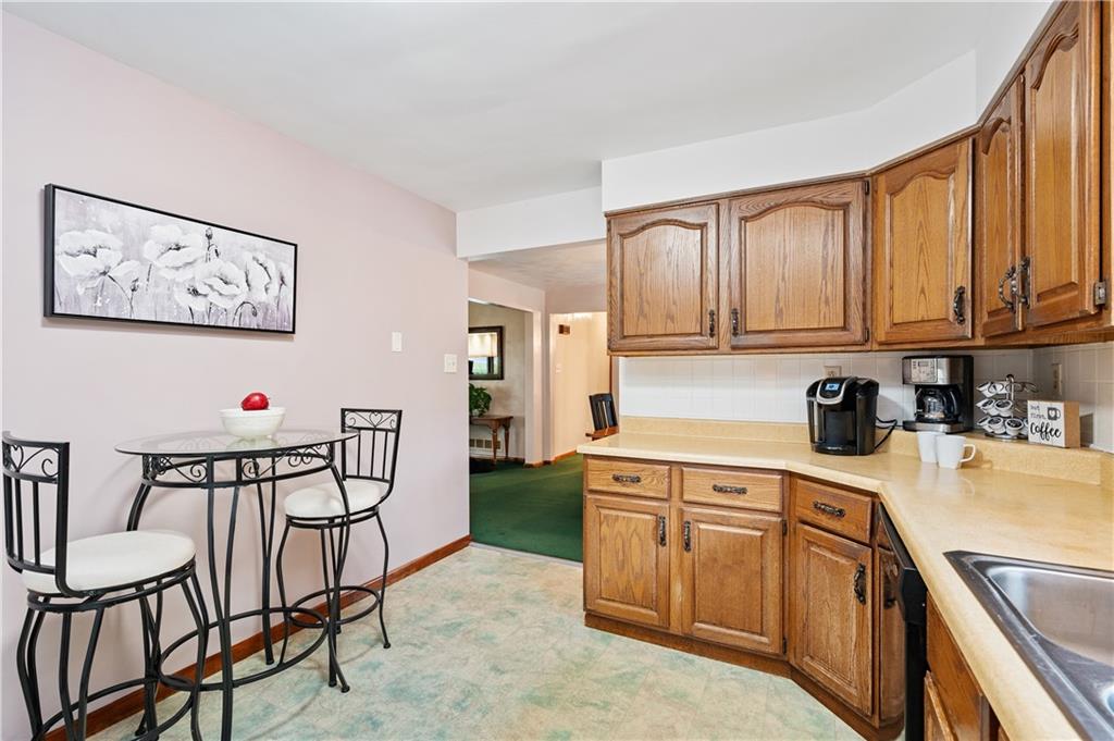 5583 Aiken Road McKees Rocks, PA 15136 - Photo 9 of 24