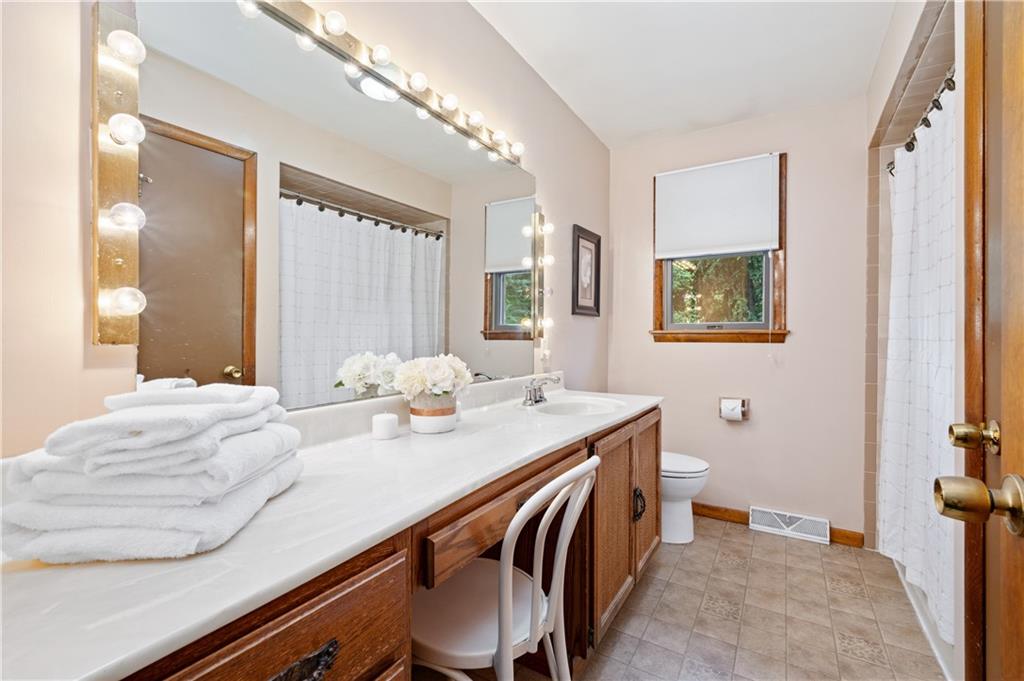 5583 Aiken Road McKees Rocks, PA 15136 - Photo 10 of 24