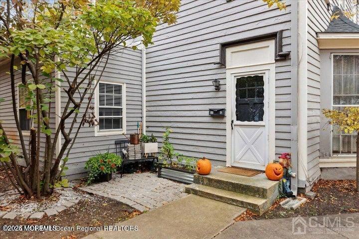 27 Spring Street Freehold, NJ 07728 - Photo 20 of 40 20250428151953528045000000-o