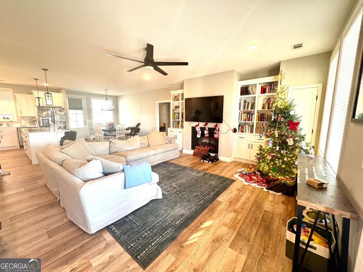 134 Austin Way Vidalia, GA 30474 - Photo 13 of 41 a living room with furniture and a flat screen tv