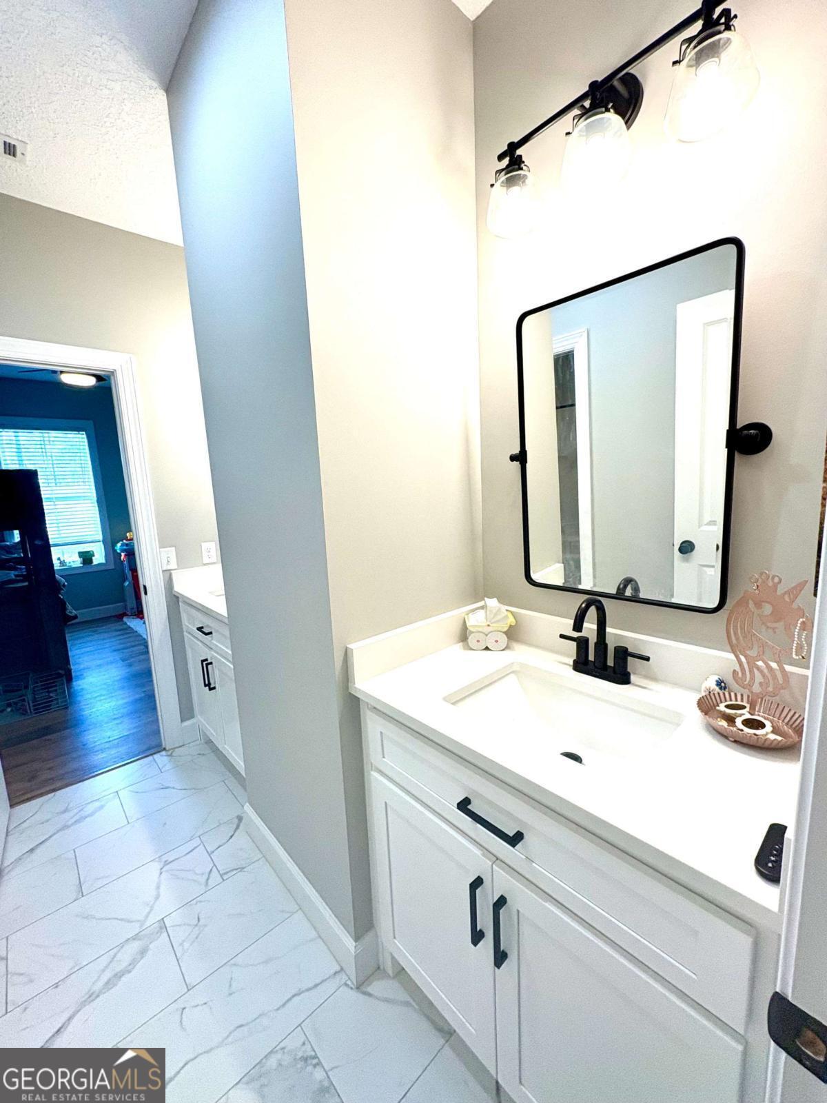 134 Austin Way Vidalia, GA 30474 - Photo 26 of 41 a bathroom with a sink vanity and a mirror