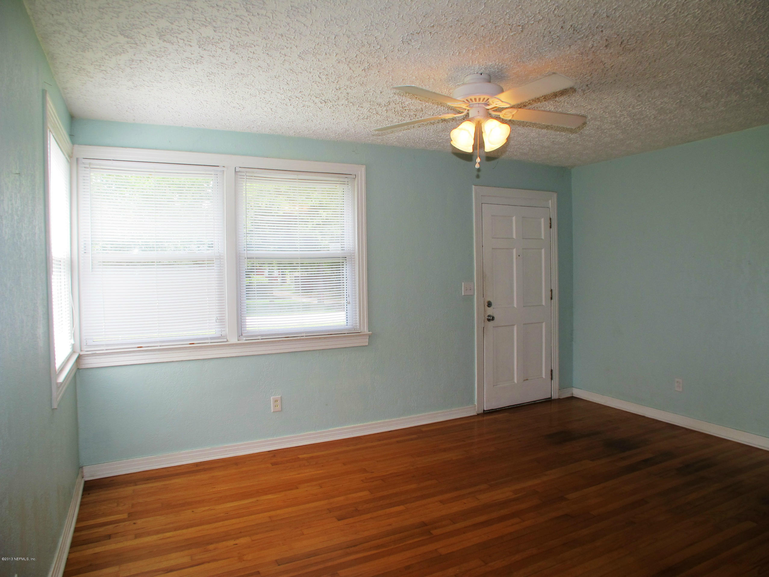 9721 Kline Road Jacksonville, FL 32246 - Photo 4 of 18 Living Room