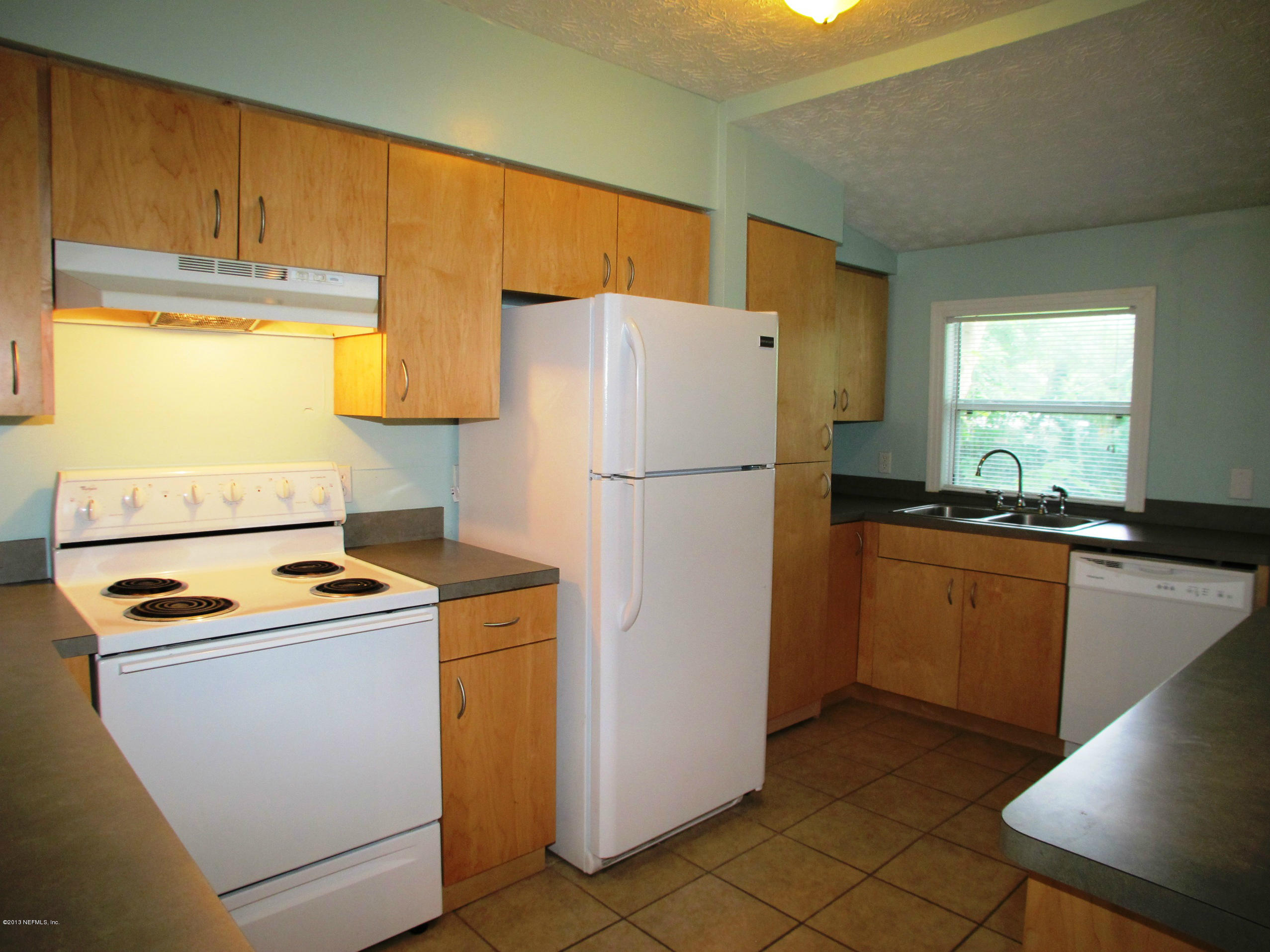 9721 Kline Road Jacksonville, FL 32246 - Photo 7 of 18 Kitchen