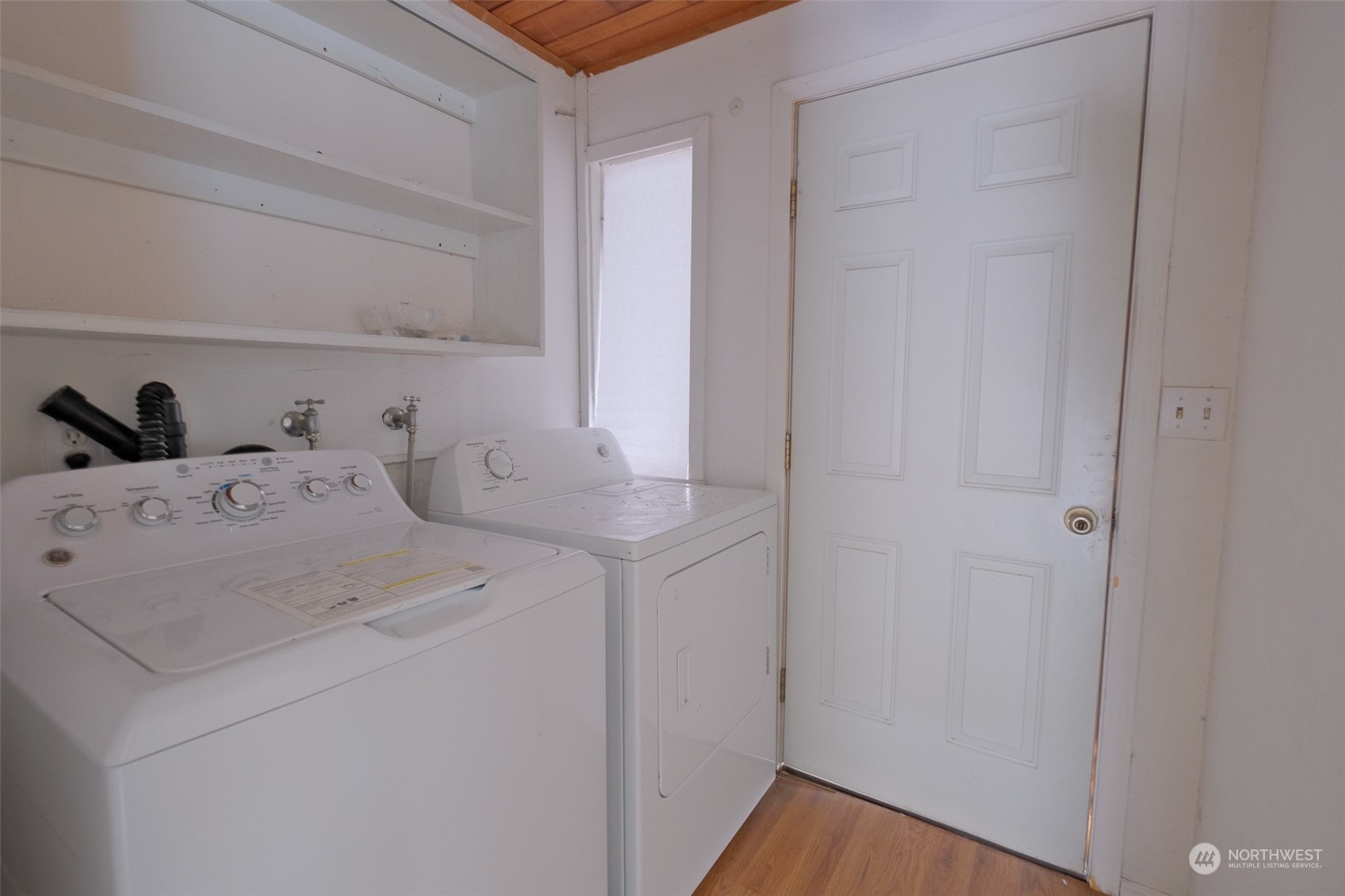 525 Wells Avenue South Renton, WA 98057 - Photo 11 of 25 a utility room with dryer and washer