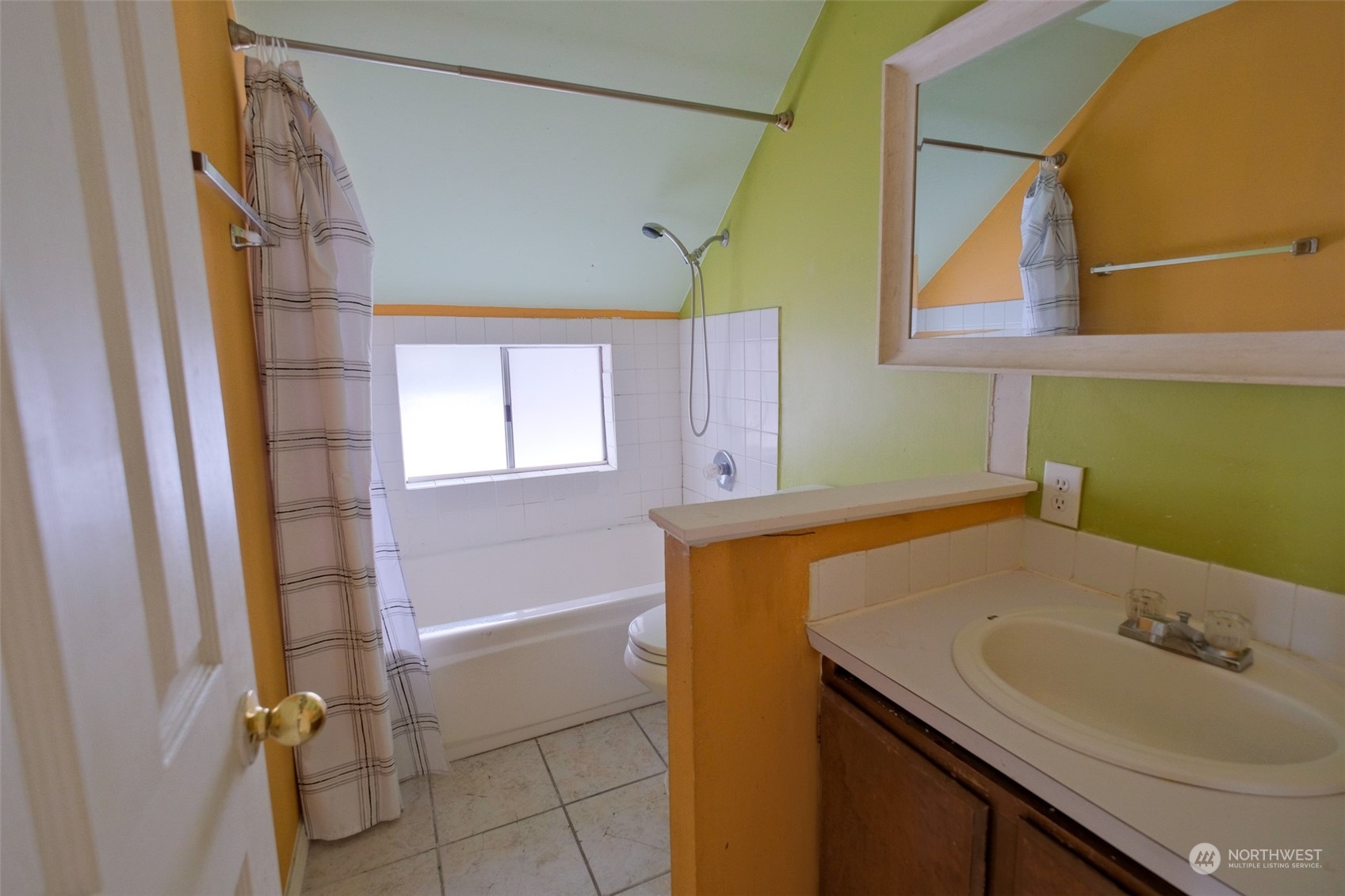 525 Wells Avenue South Renton, WA 98057 - Photo 13 of 25 a bathroom with a sink and a bathtub