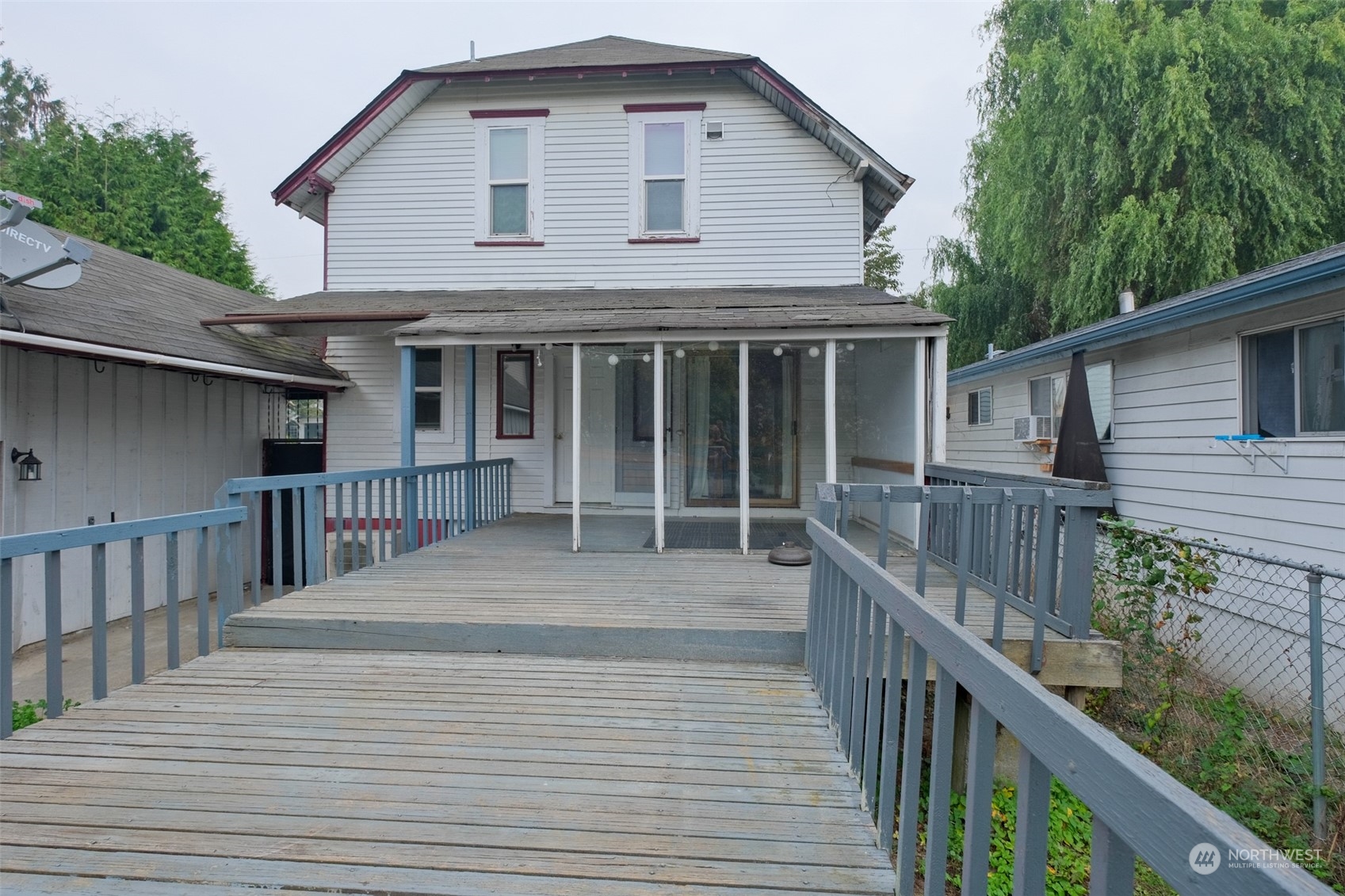 525 Wells Avenue South Renton, WA 98057 - Photo 19 of 25 a view of a house with wooden deck