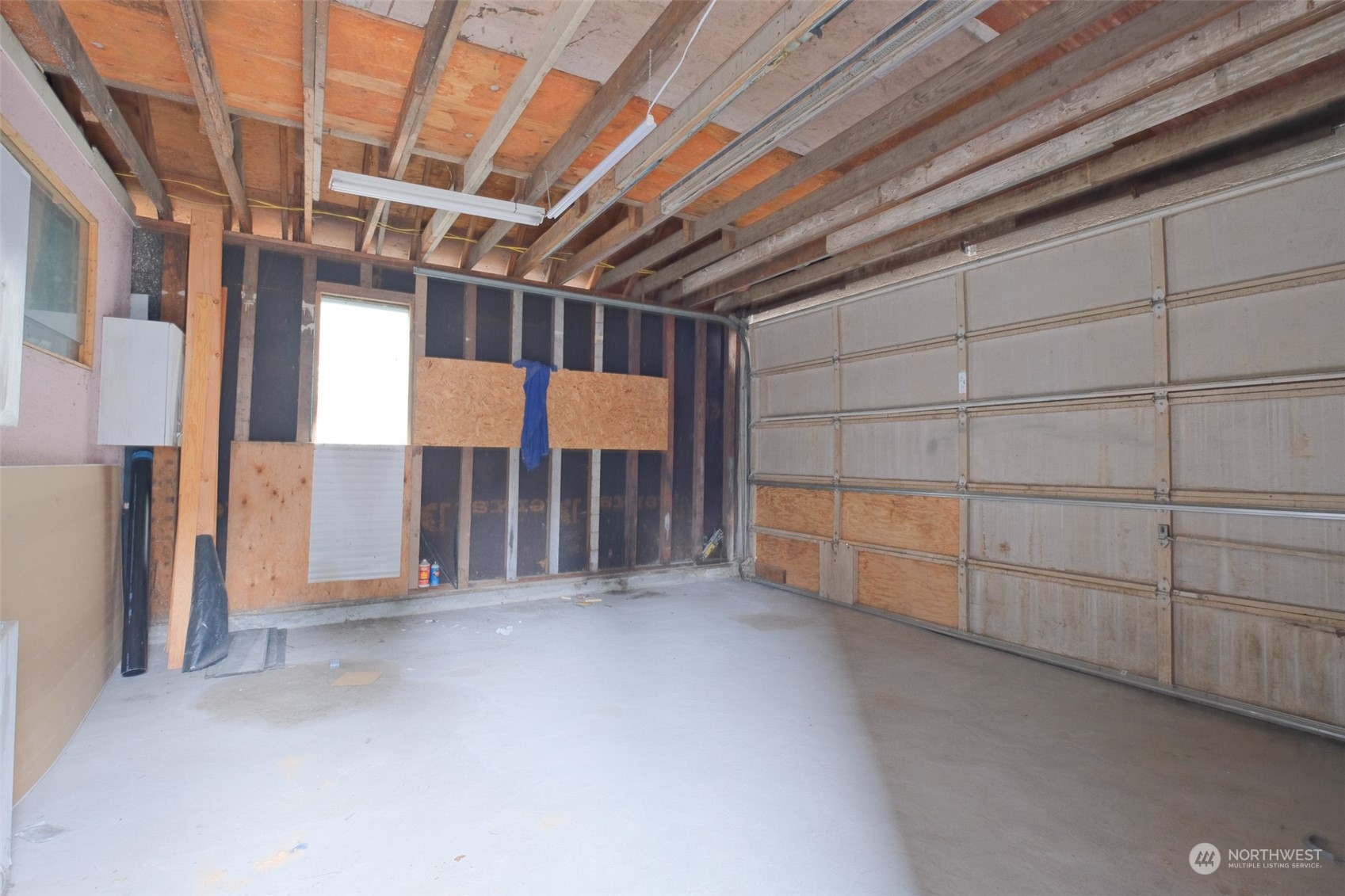 525 Wells Avenue South Renton, WA 98057 - Photo 22 of 25 a view of a garage